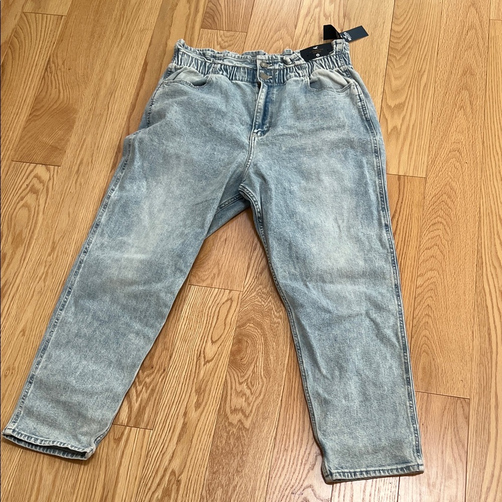 New! Hollister large Light Wash Elastic Waist ultra high rise mom jeans.